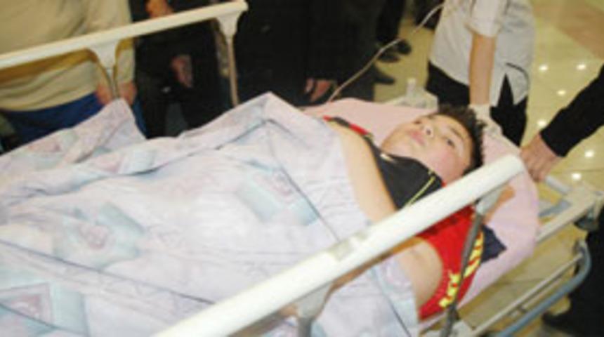 Top oynayan &ccedil;ocuğa demir saplandı