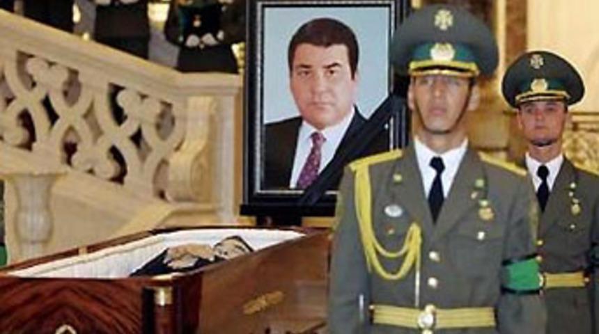 T&uuml;rkmenbaşı'nın cenazesi defnedildi