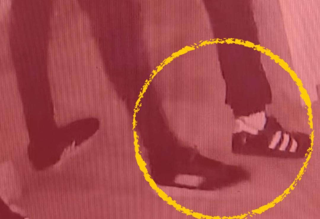 Giydikleri ayakkabılar ortaya &ccedil;ıkardı! Her şeyi d&uuml;ş&uuml;nd&uuml;ler... Bir tek o akıllarına gelmedi