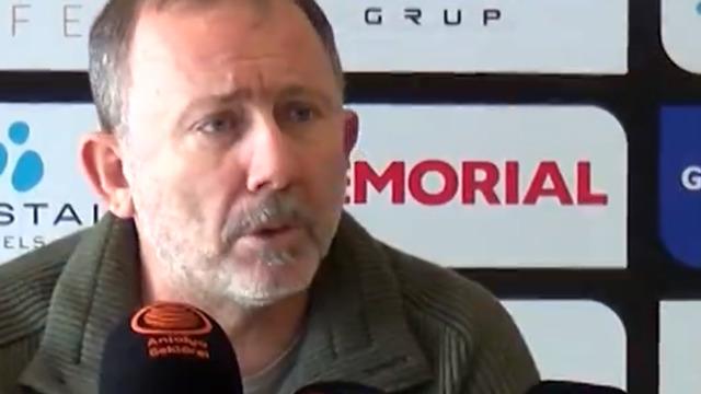 Sergen Yalçın, Antalyaspor'a imza atarken ülkeleri karıştırdı! Kullandığı sözler sosyal medyanın diline düştü...