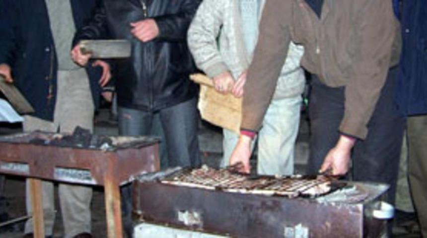 Van'da, kuş gribine mangallı protesto