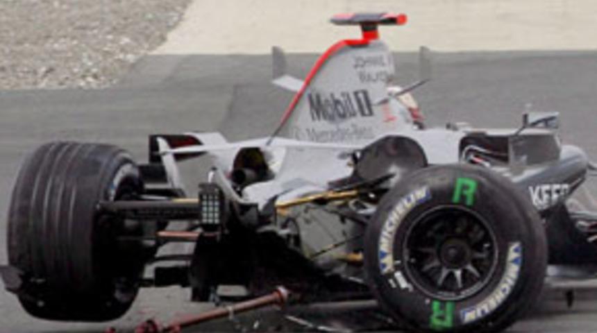 Raikkonen kaza yaptı 