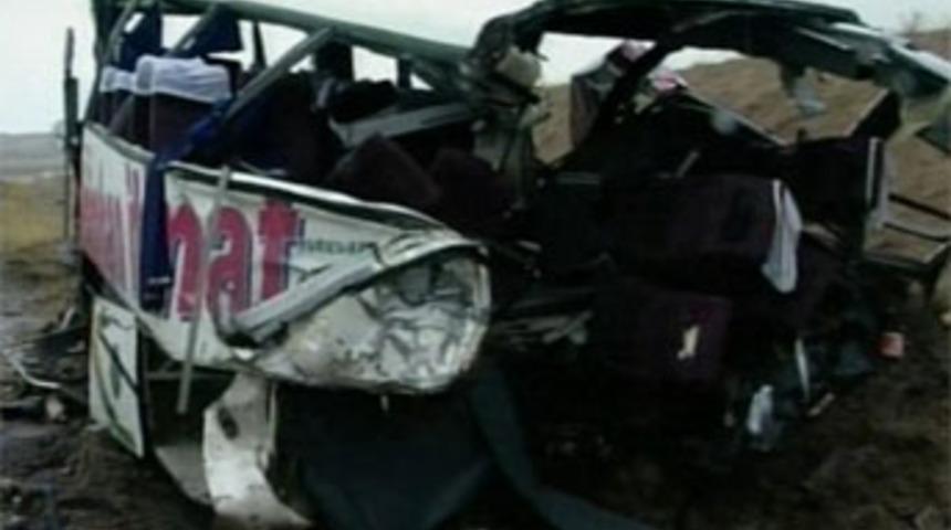 Sivas'ta korkun&ccedil; kaza: 13 &ouml;l&uuml;