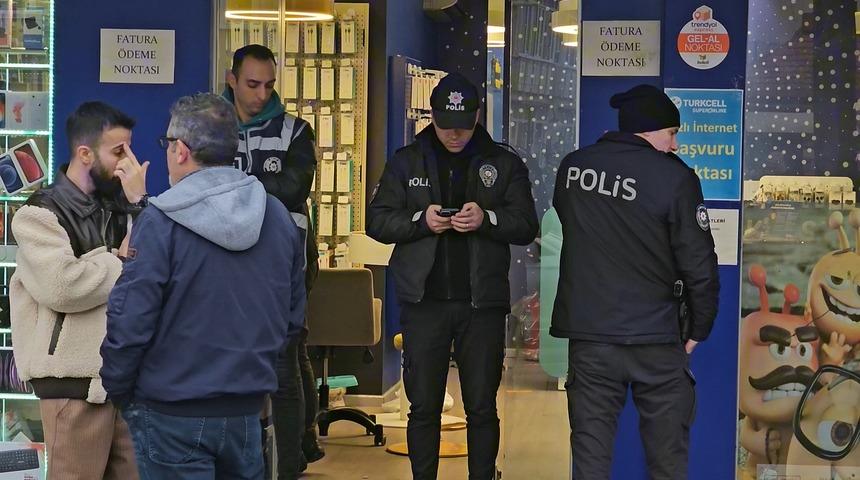 Bakırköy'de telefoncuya gelen müşteriye silahlı saldırı