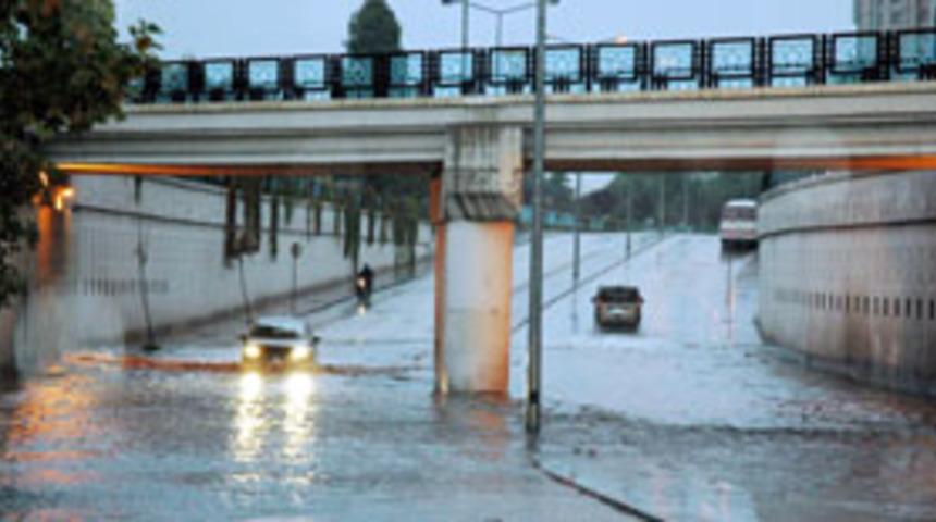 Başkent'te sağanak yağış