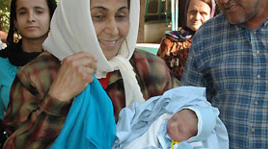 2 g&uuml;nl&uuml;k bebeği t&uuml;rbeye terk ettiler