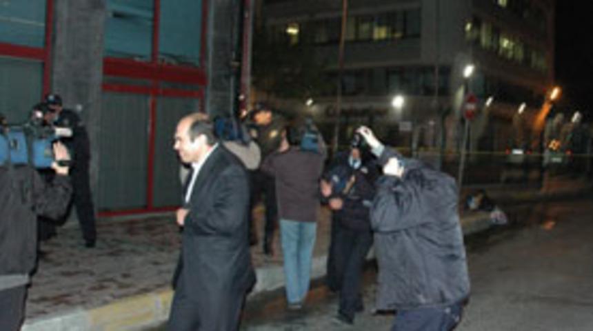 Polis saldırganları arıyor