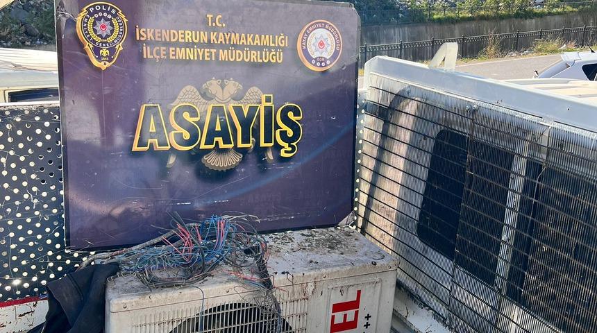 Hatay'da evden hırsızlık yaptıkları iddiasıyla 2 şüpheli tutuklandı