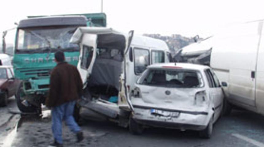 Bağcılar'da kamyon dehşet sa&ccedil;tı: 1 &ouml;l&uuml;