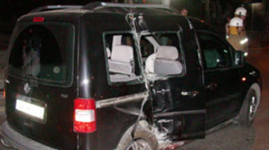 İzmir'de trafik kazası: 1 &ouml;l&uuml;, 2 yaralı