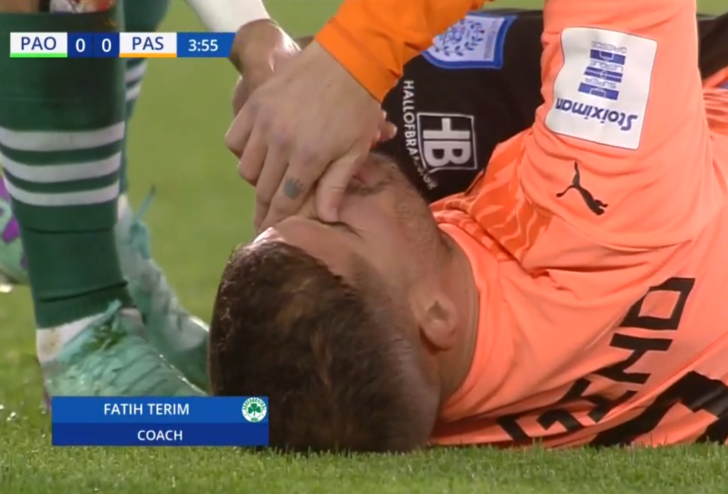 Fatih Terim sahalara indi, maçın henüz 4. dakikasında hakemin kararına gösterdiği tepki sosyal medyada gündem oldu! G3