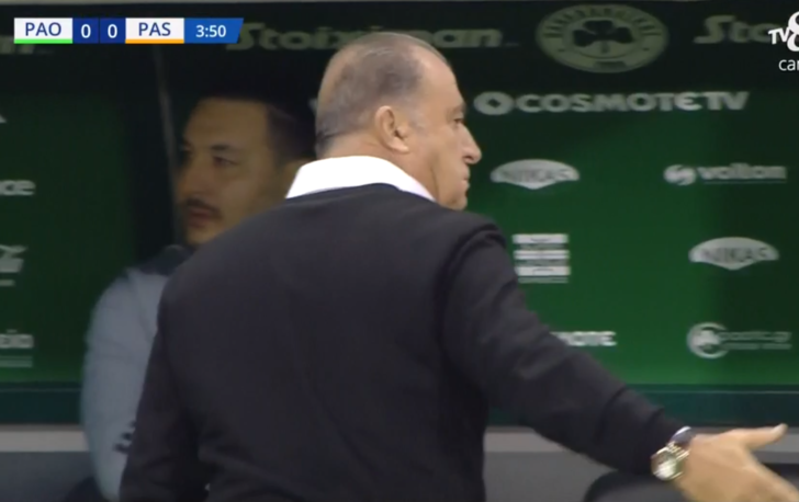 Fatih Terim sahalara indi, maçın henüz 4. dakikasında hakemin kararına gösterdiği tepki sosyal medyada gündem oldu! G4