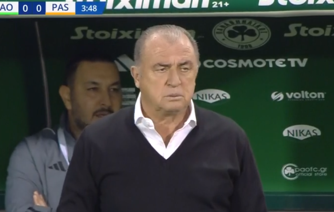 Fatih Terim sahalara indi, ma&ccedil;ın hen&uuml;z 4. dakikasında hakemin kararına g&ouml;sterdiği tepki sosyal medyada g&uuml;ndem oldu!