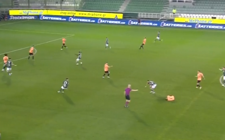 Fatih Terim sahalara indi, maçın henüz 4. dakikasında hakemin kararına gösterdiği tepki sosyal medyada gündem oldu! G1