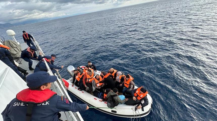 Muğla açıklarında 25 düzensiz göçmen kurtarıldı