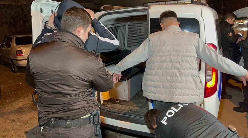 Ara&ccedil;la ka&ccedil;mak isterken uyuşturucuyla yakalandı, &ldquo;Haberim yok&rdquo; dedi