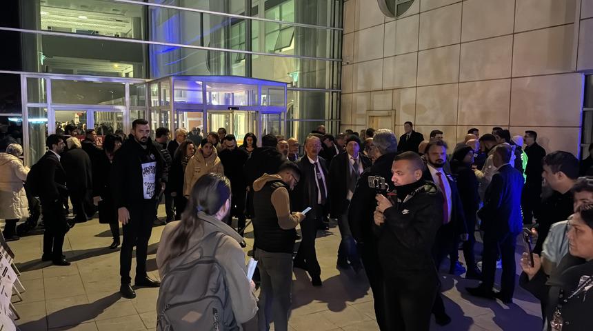 Depremde 72 kişinin hayatını kaybettiği İsias Oteli'ne ilişkin davanın görülmesine başlandı