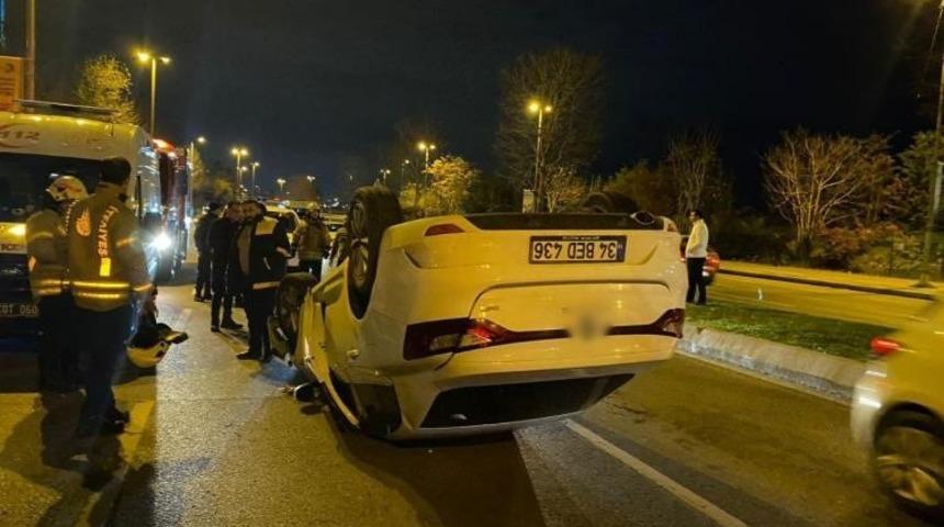 Kartal’da virajı alamayan otomobil takla attı: 2 yaralı
