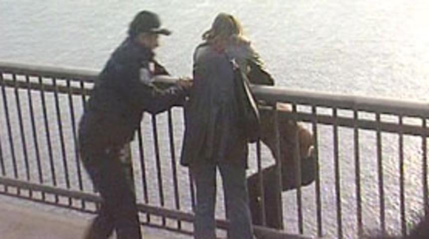 Boğazi&ccedil;i K&ouml;pr&uuml;s&uuml;'nde intihar girişimi