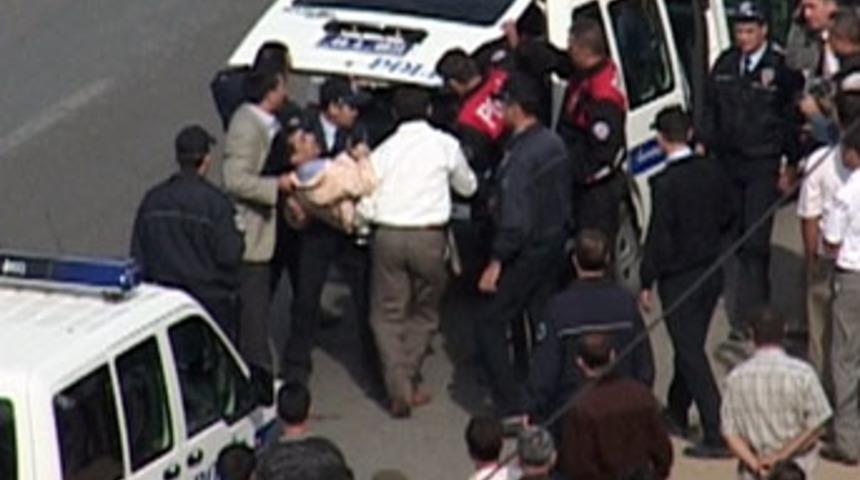Polisle vatandaşlar birbirine girdi