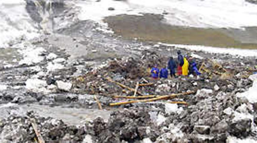 Hakkari-Van karayoluna &ccedil;ığ d&uuml;şt&uuml;