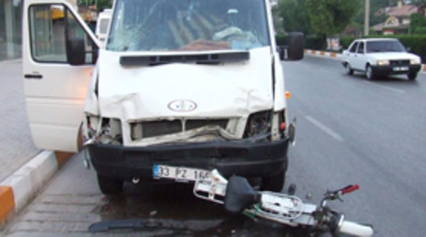 Adana'da trafik kazası: 2 &ouml;l&uuml;