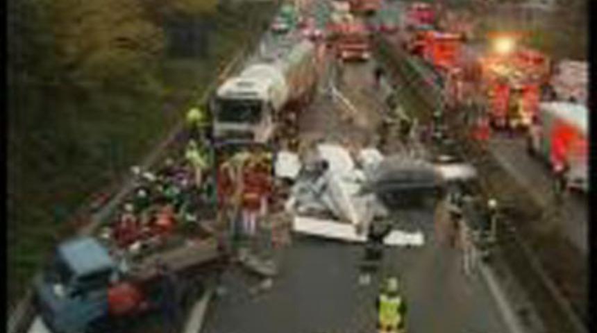 U&ccedil;ak otobana d&uuml;şt&uuml;