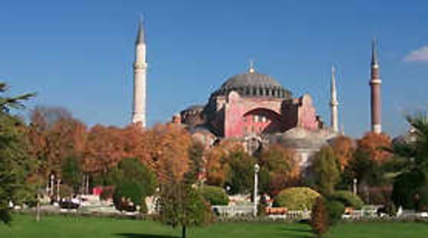 Ayasofya d&uuml;nyanın 'yeni 7 harikasına' aday