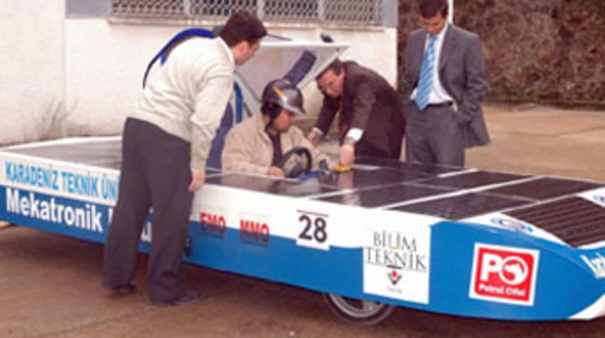Üniversite öğrencileri güneş enerjili araba üretti