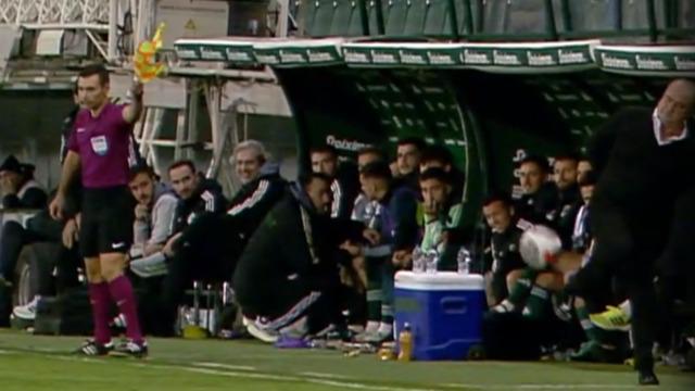 Fatih Terim Yunanistan'daki ilk maçında oyuncusuna attığı topuk pasıyla manşet oldu! Yunanlar şaştı kaldı