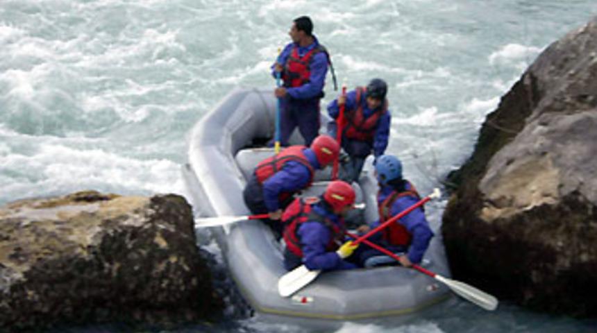 Munzur &Ccedil;ayı'nda rafting heyecanı