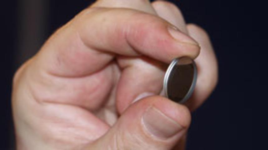 En k&uuml;&ccedil;&uuml;k kristal Kur'an-ı Kerim