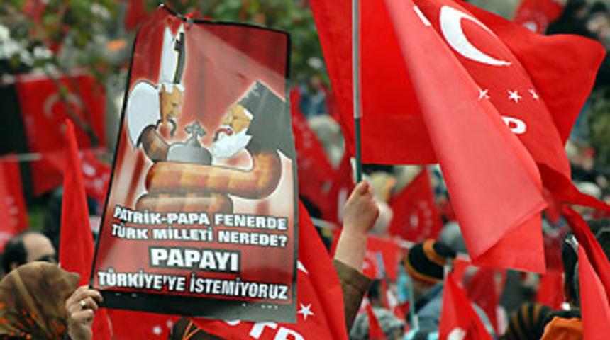 Mitinge gelenlere sıkı arama