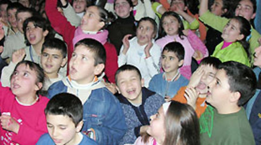 Bu diskoya 15 yaşından b&uuml;y&uuml;kler giremez
