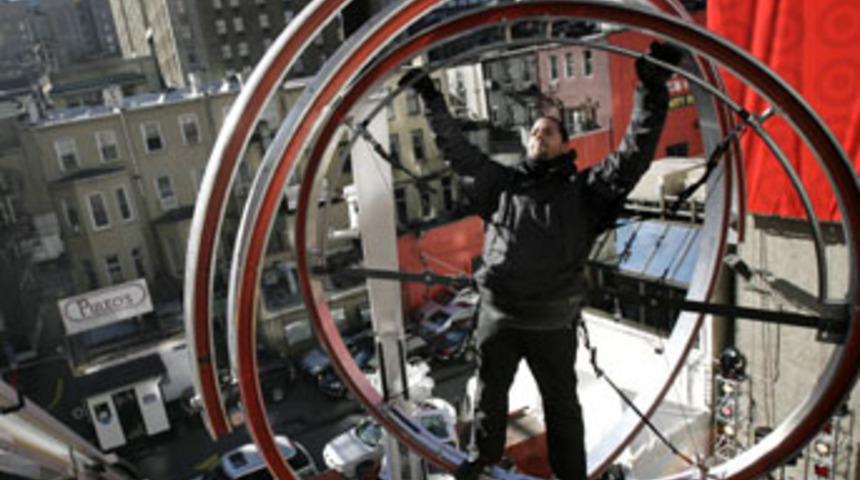 &Ouml;l&uuml;me meydan okuyan sihirbaz Blaine'in yeni şovu