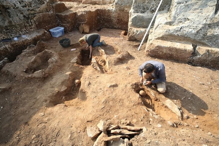 Diyarbakır'daki eski taş ocağına 54 çocuğa ait mezarlık bulundu! Erken Hristiyanlık dönemine ait! "Nekropol alana dönüştürüldükten sonra çocuklar gömüldü" G3