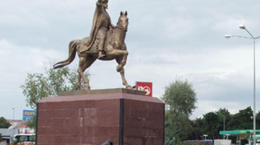 Edirne'de Fatih heykeli tartışması b&uuml;y&uuml;yor