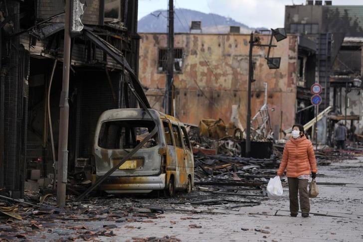 Japonya'daki deprem sırasında kaydedildi: Sismik izolatörlü üst geçidin hareketleri gündem oldu! G5