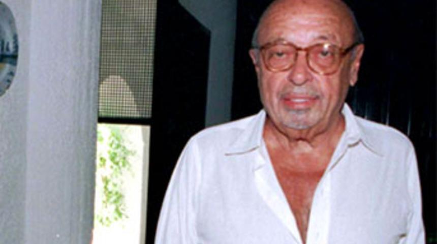 Erteg&uuml;n'&uuml;n cenazesi İstanbul'a getirildi