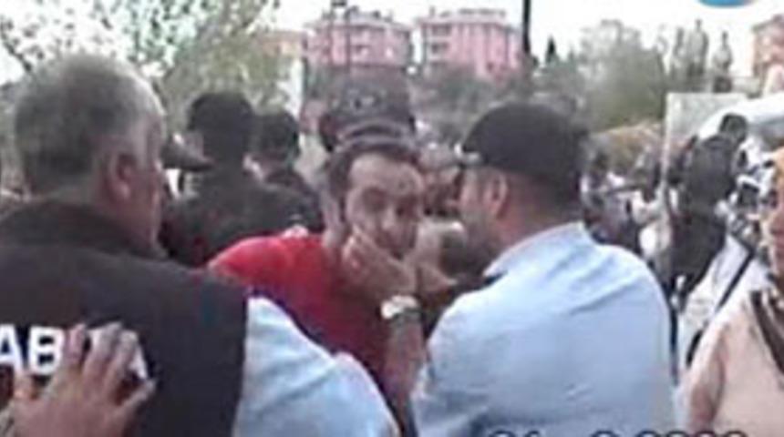 Polislere kiremit yağdırdılar