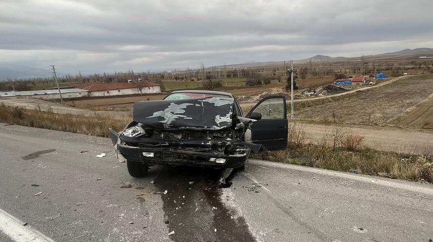 Afyonkarahisar'da tırla çarpışan otomobildeki bebek öldü