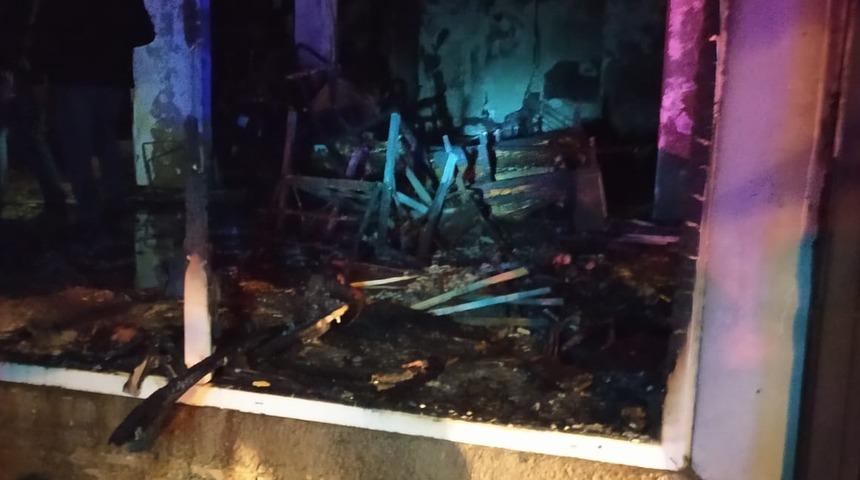 Adana'da mobilya imalathanesinde çıkan yangın söndürüldü