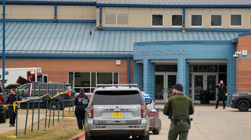 ABD'nin Iowa eyaletinde liseye silahlı saldırı! 1 ölü 3 yaralı