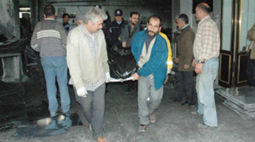 Presleme makinesine sıkışan iş&ccedil;i &ouml;ld&uuml;