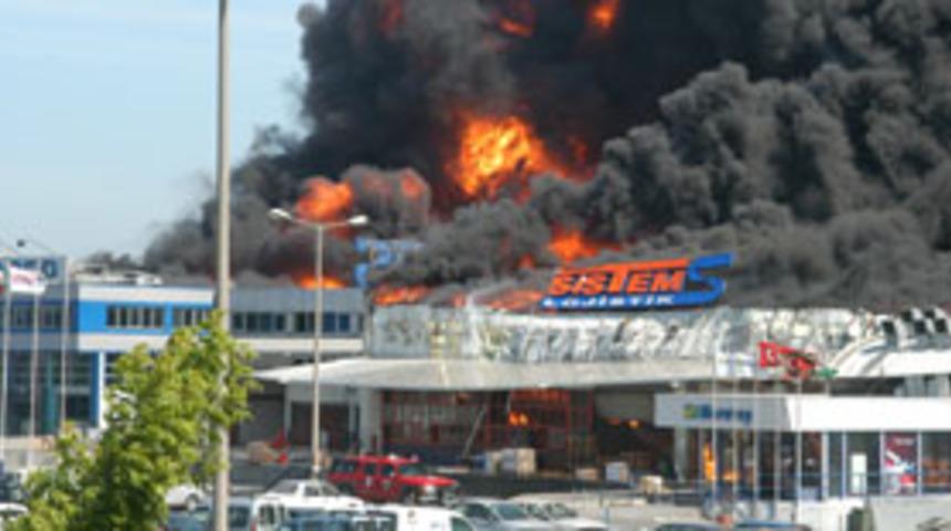 Dumandan etkilenen 2 kişi hastanede