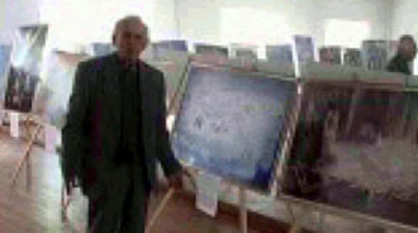 &Ouml;ğrenciler sergi bastı: 6 yaralı