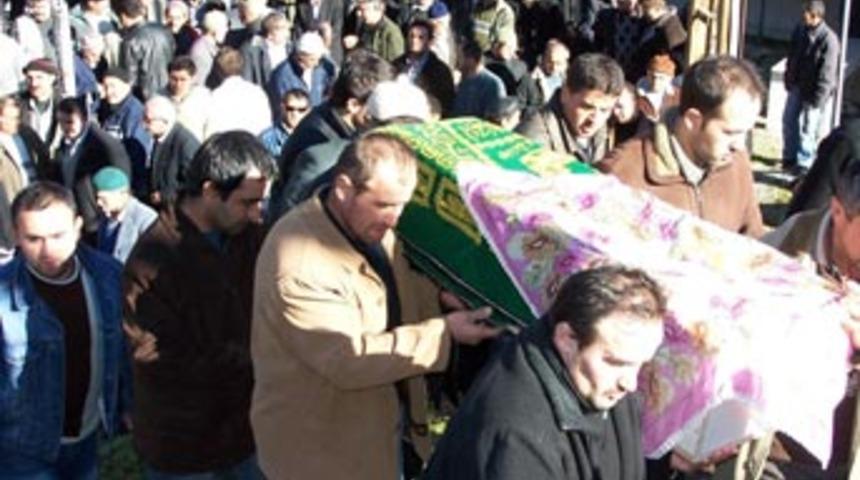 K&uuml;&ccedil;&uuml;k Ayşenur, g&ouml;zyaşlarıyla toprağa verildi