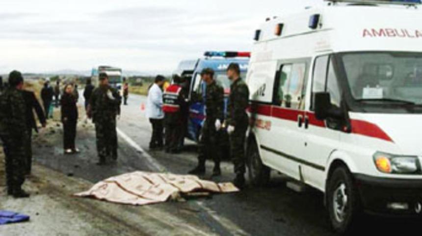 Eskişehir'de kahreden kaza: 2 &ouml;l&uuml;