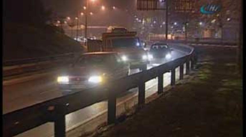 Ara&ccedil;lar, kaygan yolda ralli yaptı