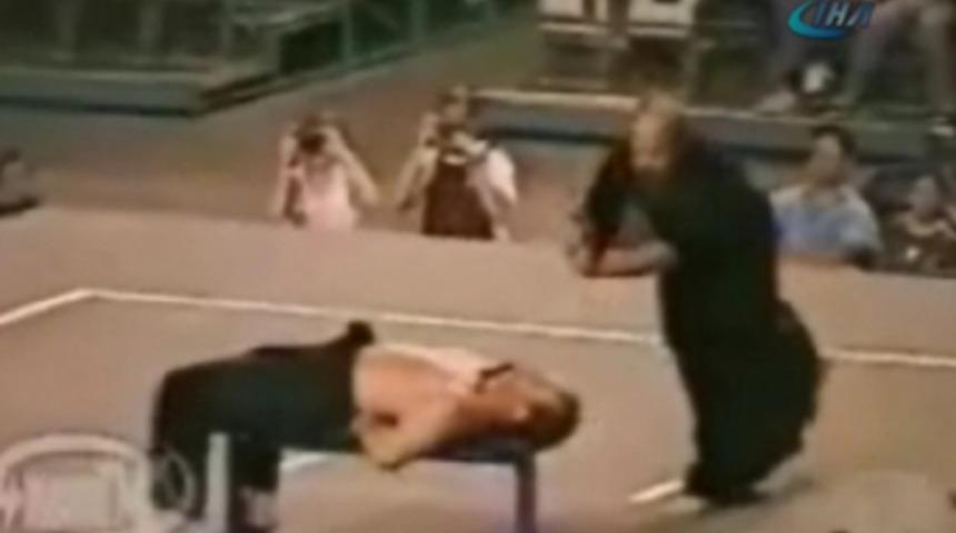 Aikido ustası &ouml;ğrencisinin boğazını kesti